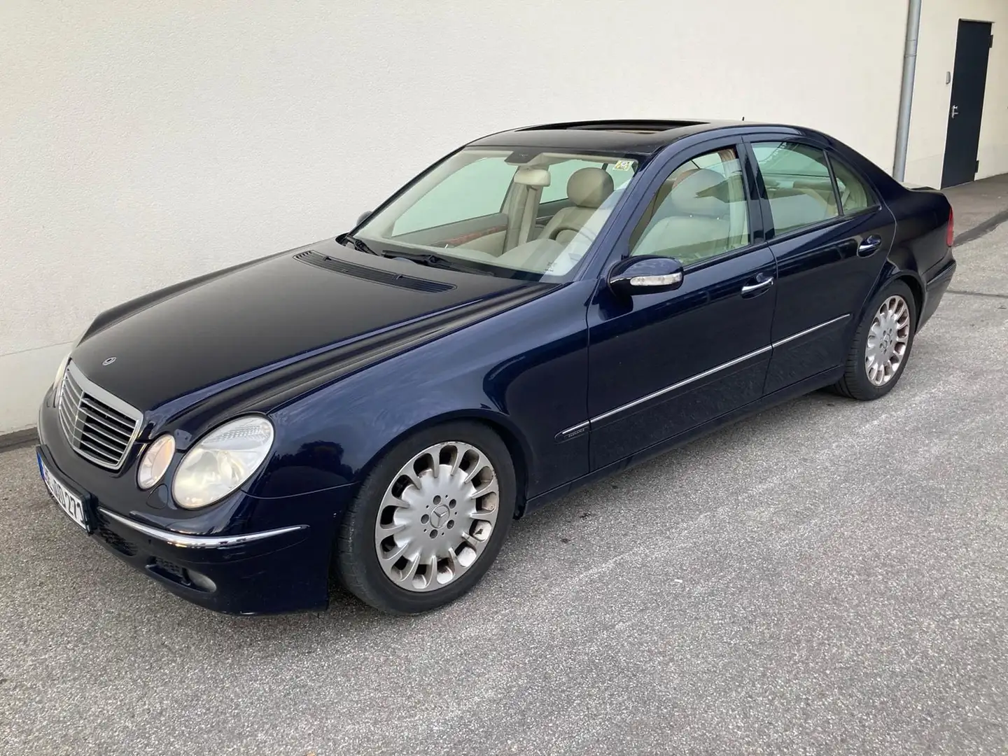 Mercedes-Benz E 500 7G-TRONIC Elegance Vollausstattung 1.Hand - 2
