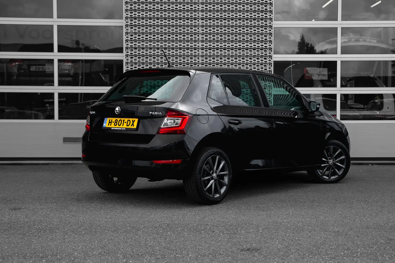 Skoda Fabia 1.0 TSI 95pk Business Edition | Adaptive Cruise | Zwart - 2