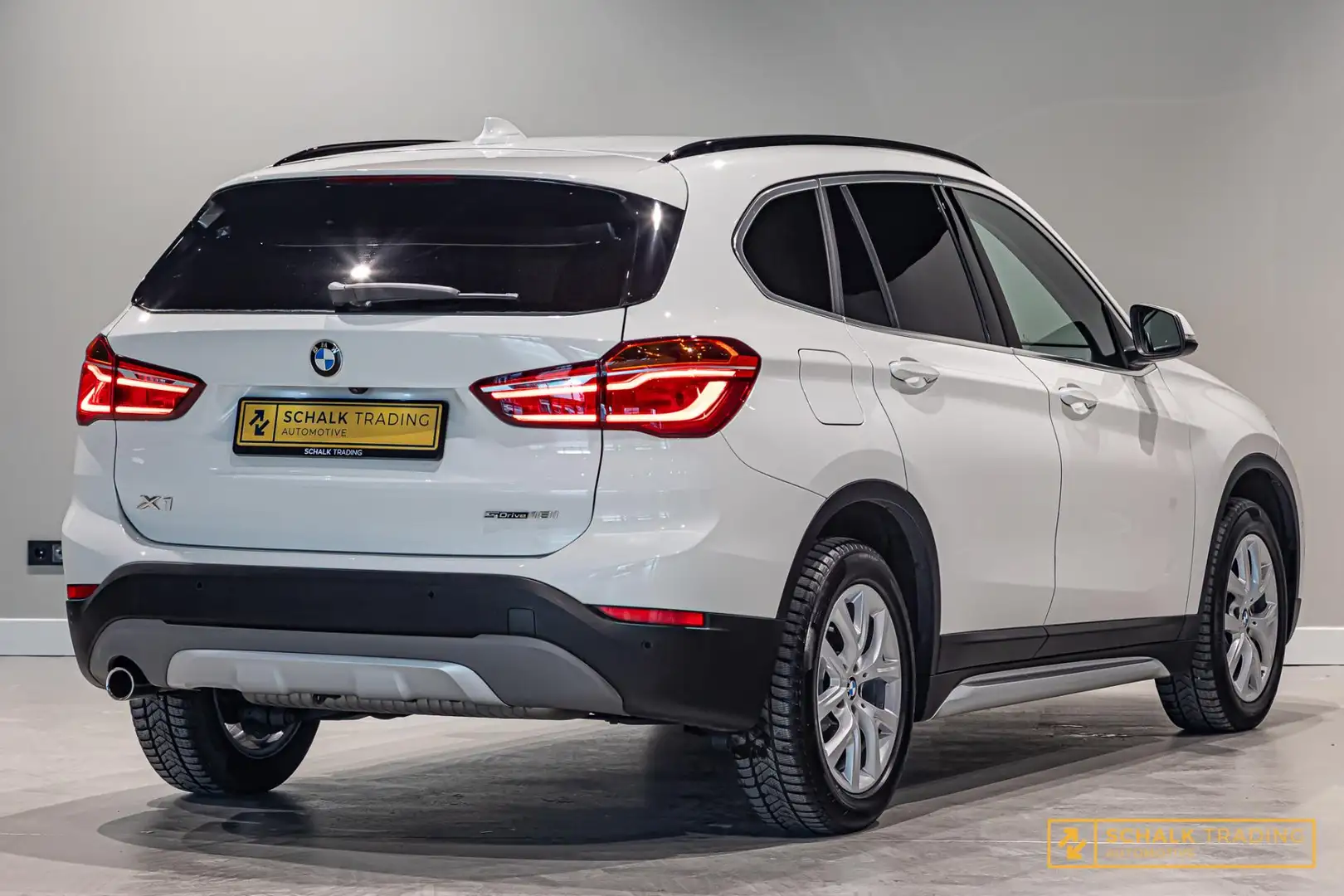 BMW X1 SDrive18i High Executive|Cam|StoelV|Dealer ond|Cli Wit - 2