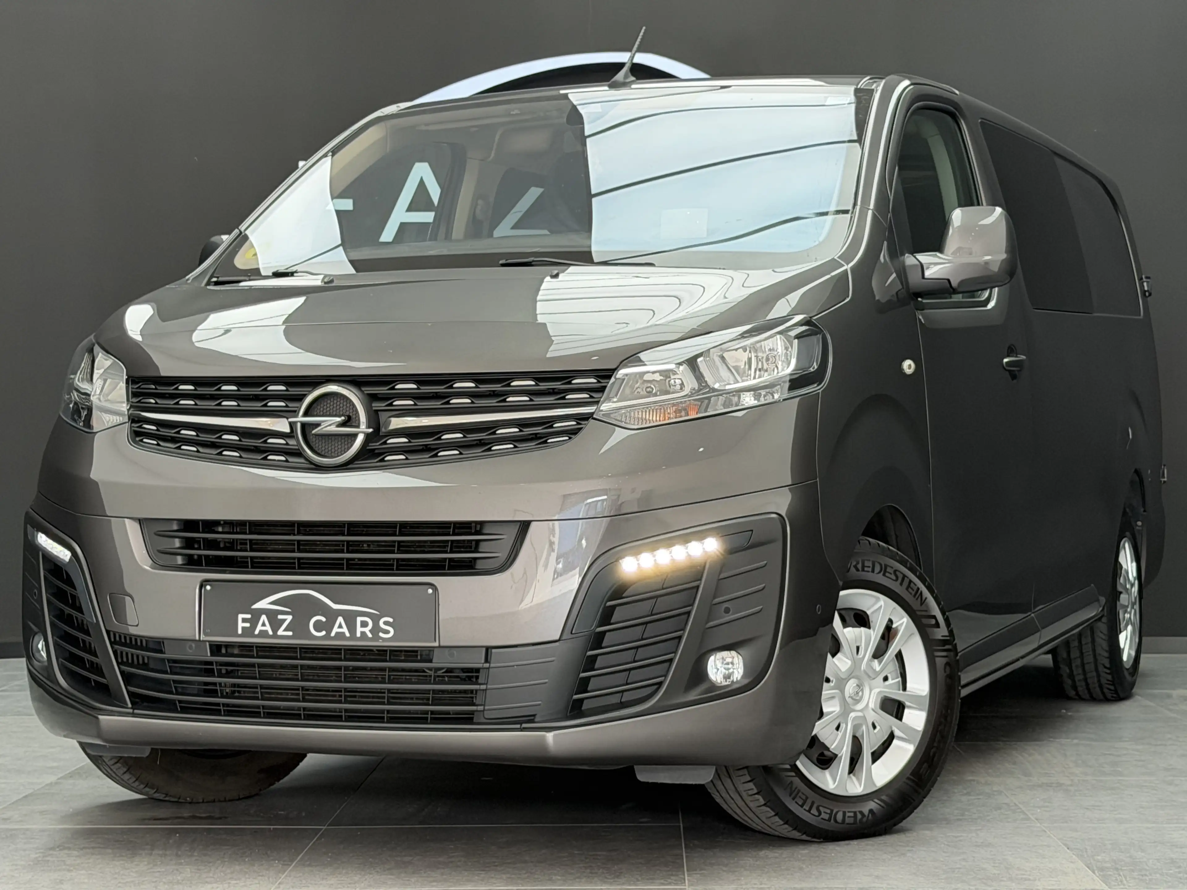 Opel Vivaro 2.0 TD L3H1 * 1ER PROP + 5 PLACES + CAMÉRA + REGU