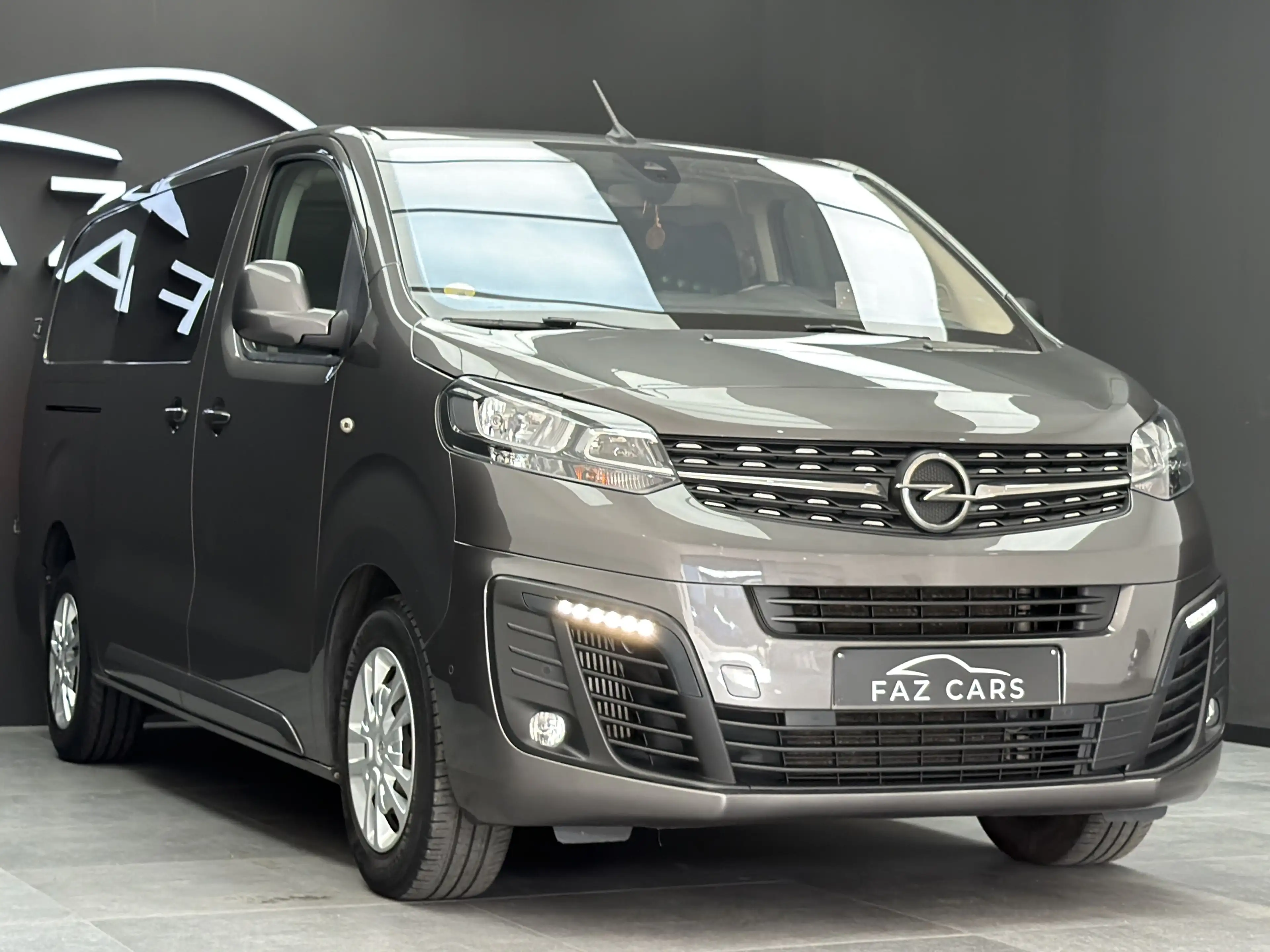 Opel Vivaro 2.0 TD L3H1 * 1ER PROP + 5 PLACES + CAMÉRA + REGU — photo 4