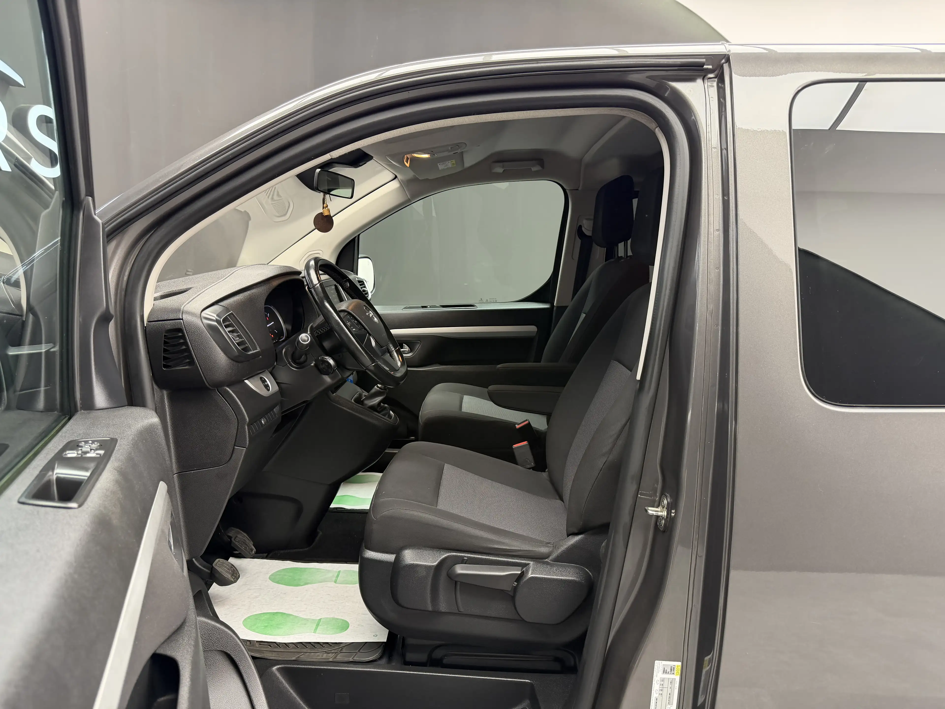 Opel Vivaro 2.0 TD L3H1 * 1ER PROP + 5 PLACES + CAMÉRA + REGU — photo 8