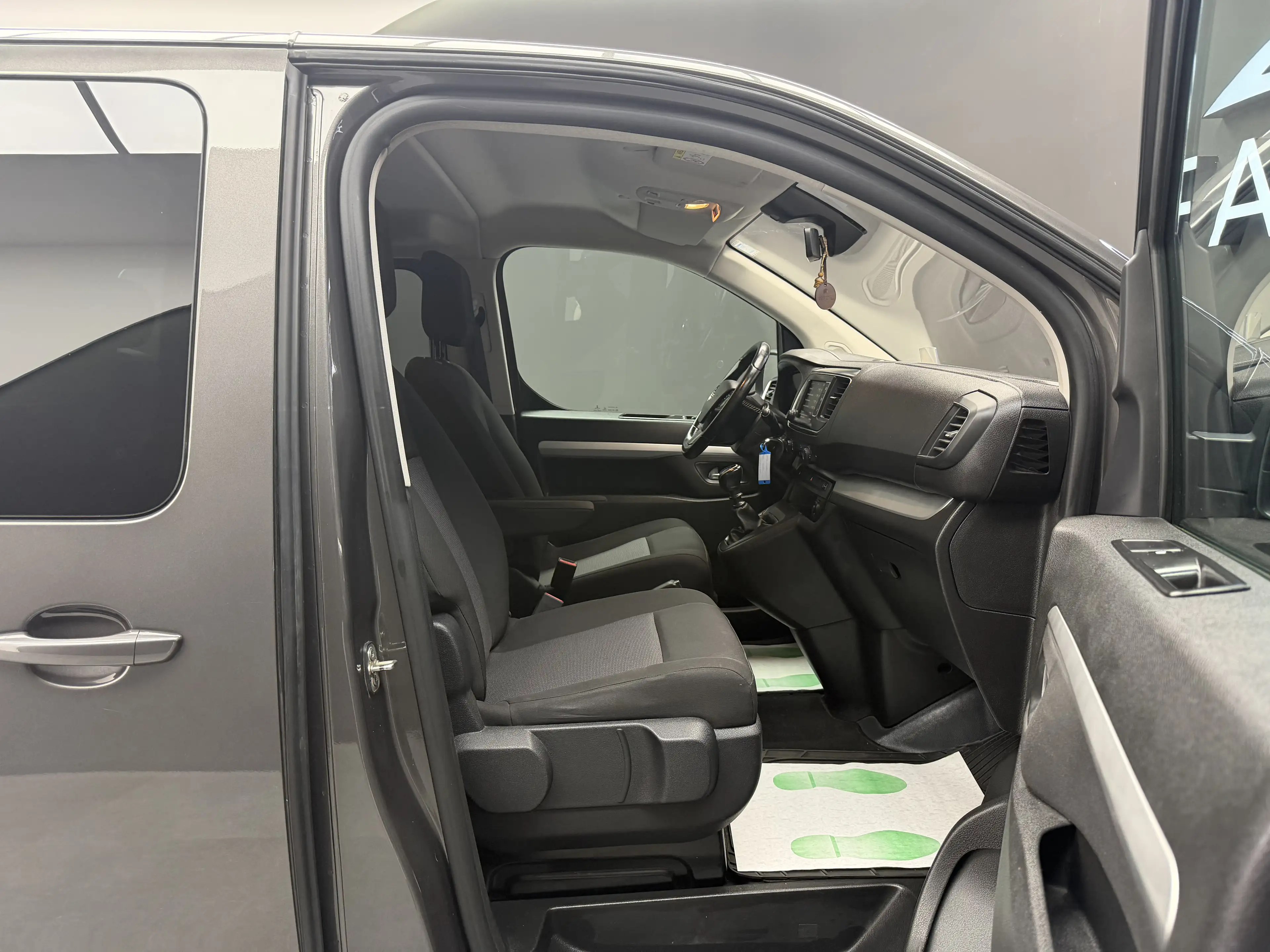 Opel Vivaro 2.0 TD L3H1 * 1ER PROP + 5 PLACES + CAMÉRA + REGU — photo 9