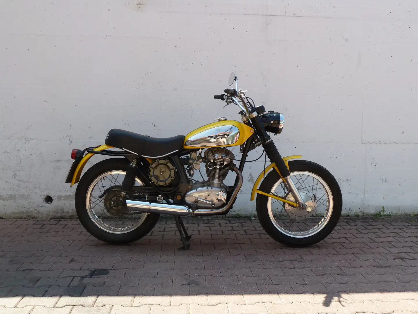 Ducati Scrambler 450 Desmo Gelb - 1