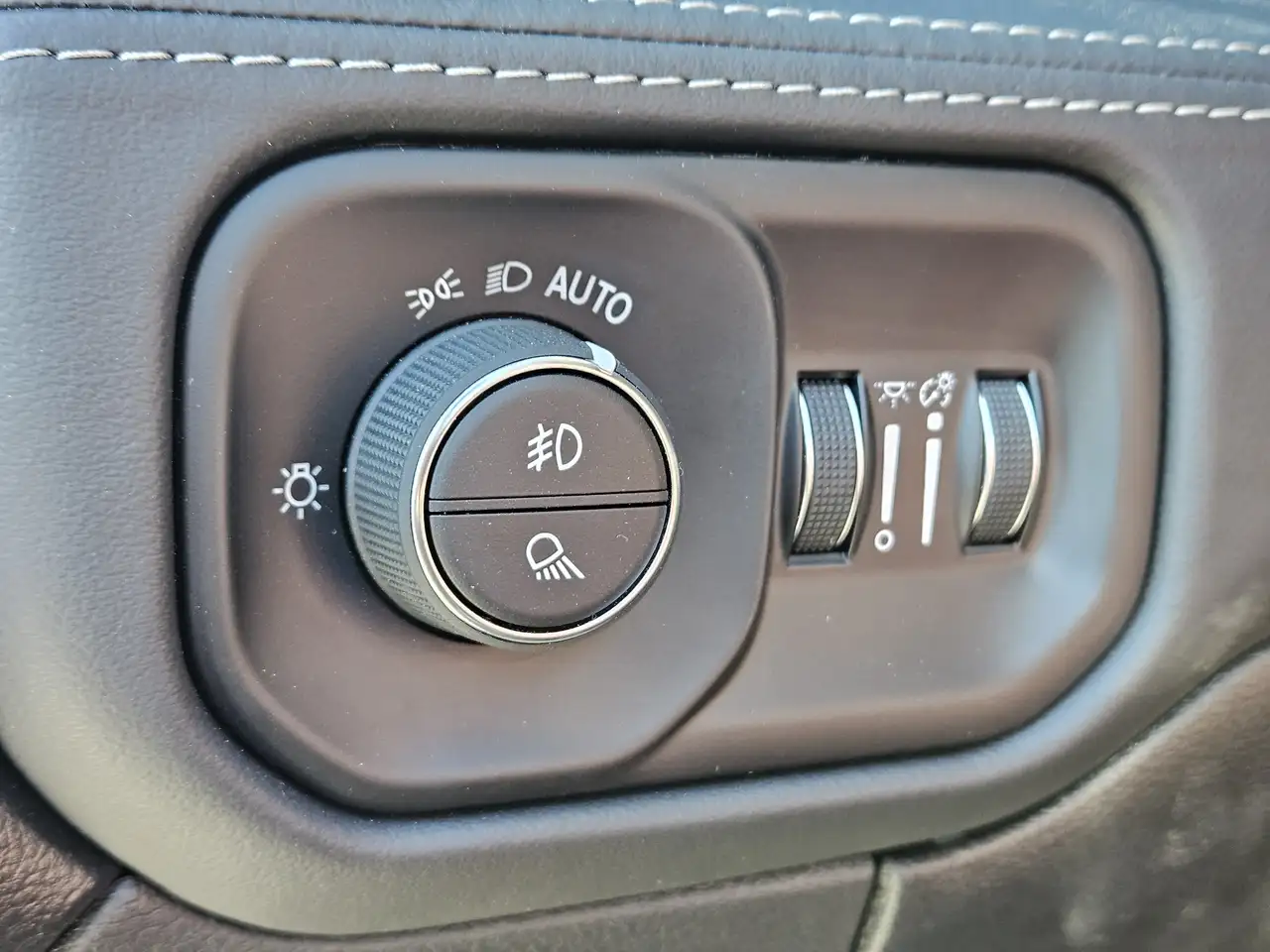 RAM 2500 снимка RAM 2500