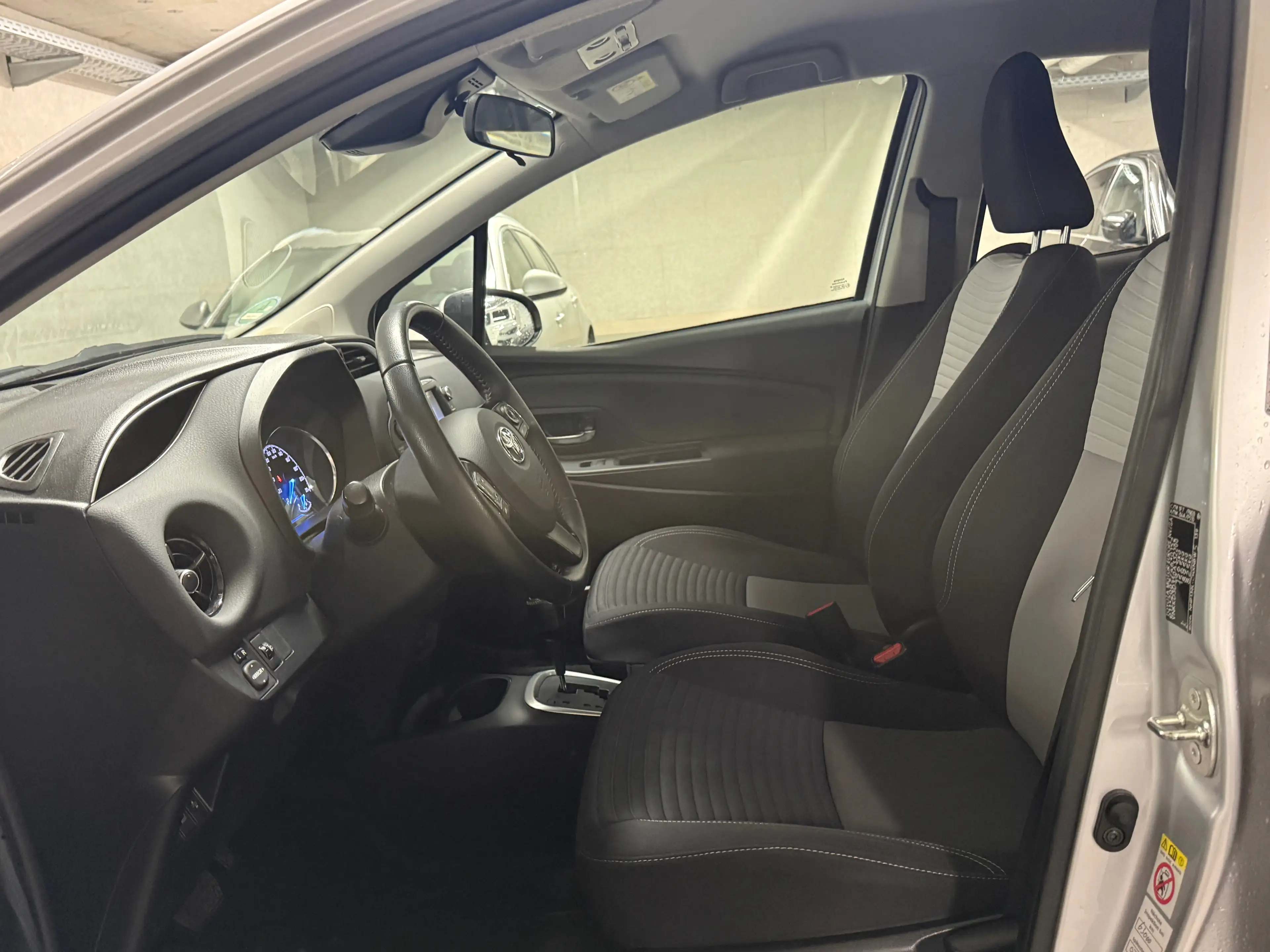 Toyota Yaris 1.5 Hybrid Comfort Automatik*Kamera* — photo 12