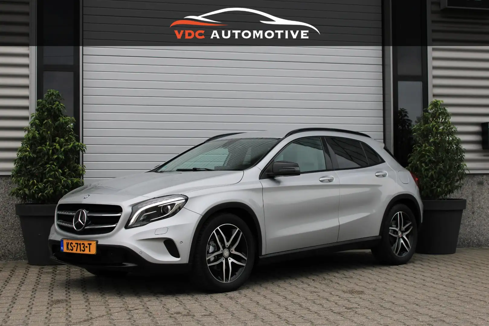 Mercedes-Benz GLA 200 Trekhaak | Camera | Distronic | Xenon | Stoelverwa Gris - 1