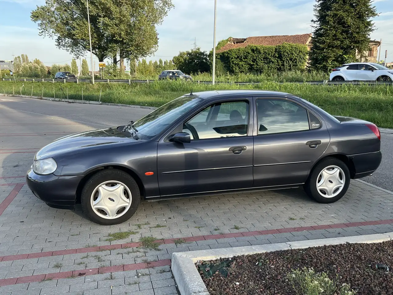 Ford Mondeo 4p 1.8 16v GT, foto 4