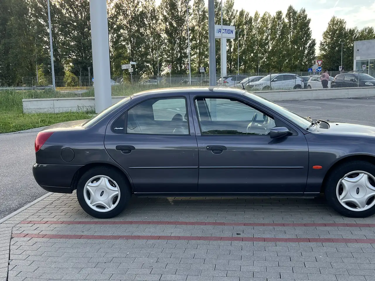 Ford Mondeo 4p 1.8 16v GT, foto 2