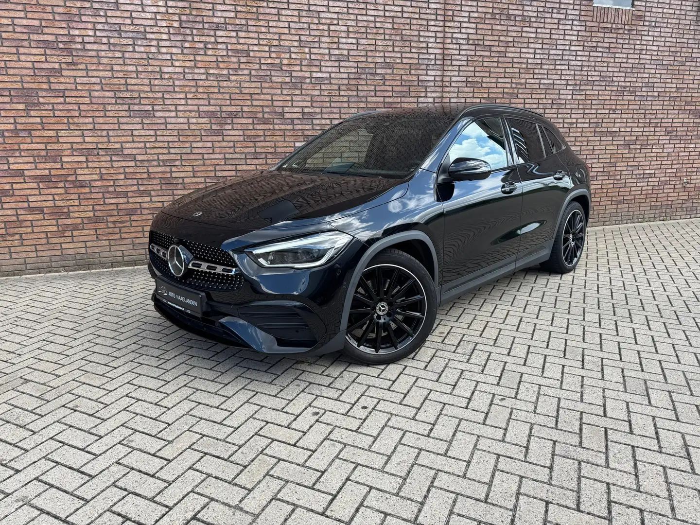 Mercedes-Benz GLA 250 4MATIC AMG Line Zwart - 1