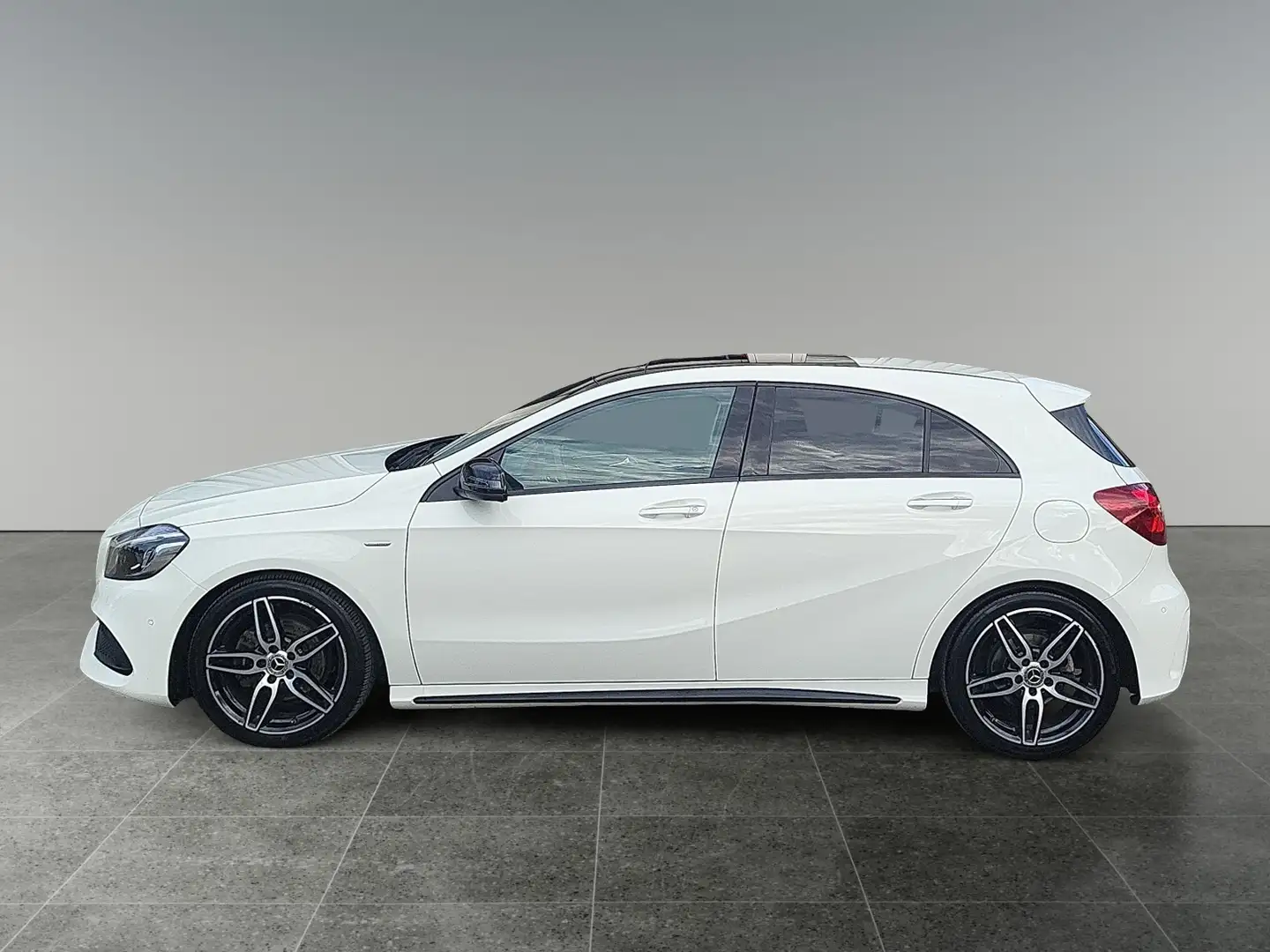 Mercedes-Benz A 200 d AMG Line *8-fach bereift*Standheizung* Weiß - 2