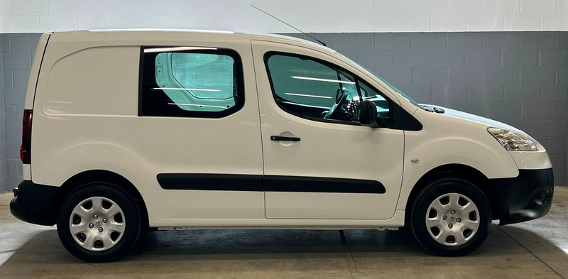 Peugeot Partner 1.6i L1H1 Confort 3 places Excellent état! — photo 4