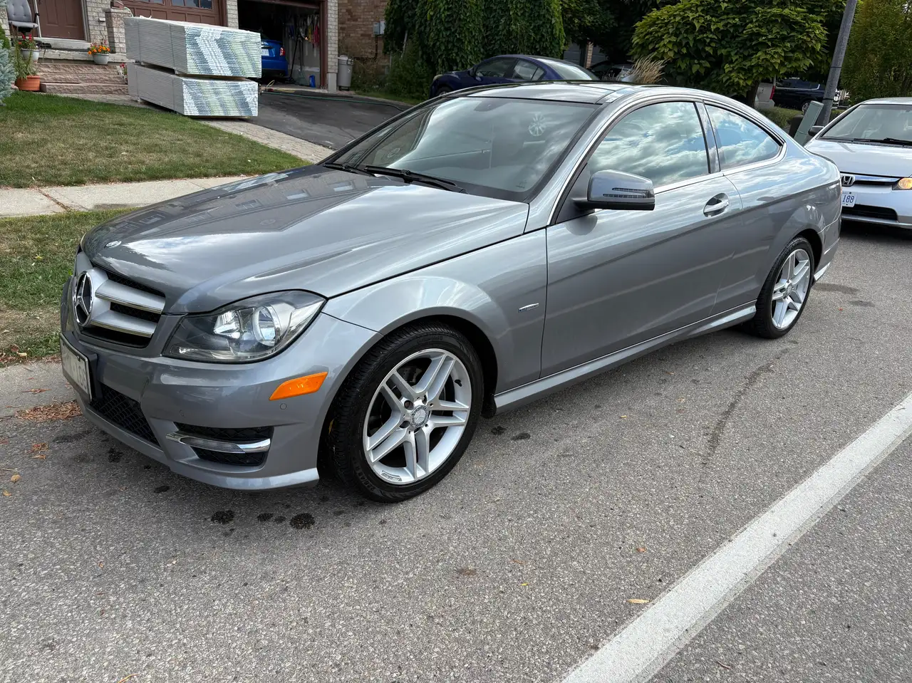 Mercedes-Benz C-Class снимка Mercedes-Benz C-Class