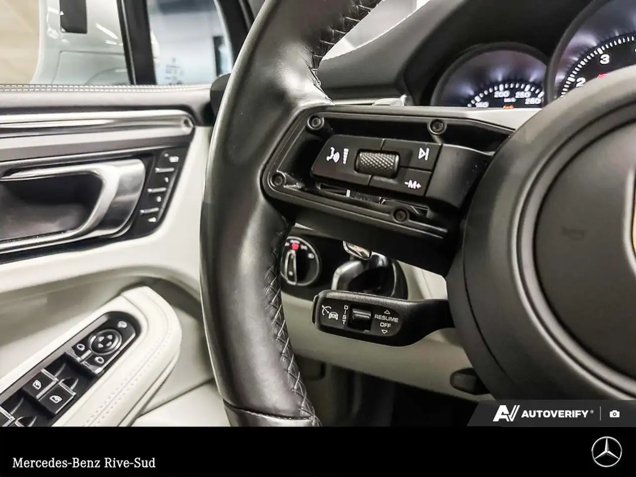 Porsche Macan photo Porsche Macan