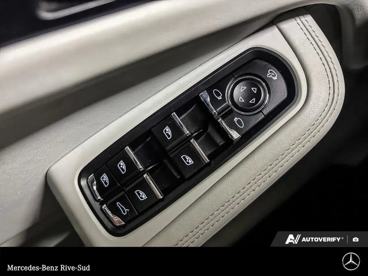Porsche Macan photo Porsche Macan