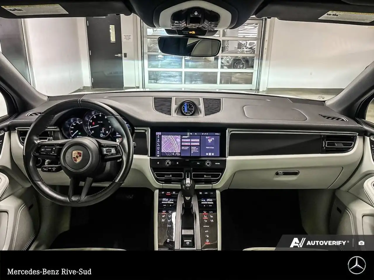Porsche Macan photo Porsche Macan