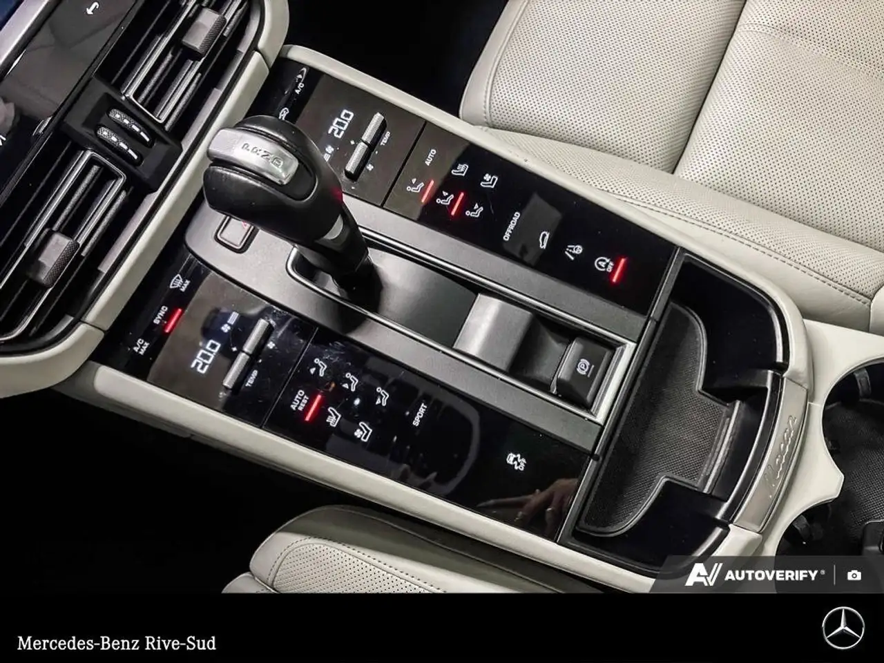 Porsche Macan photo Porsche Macan