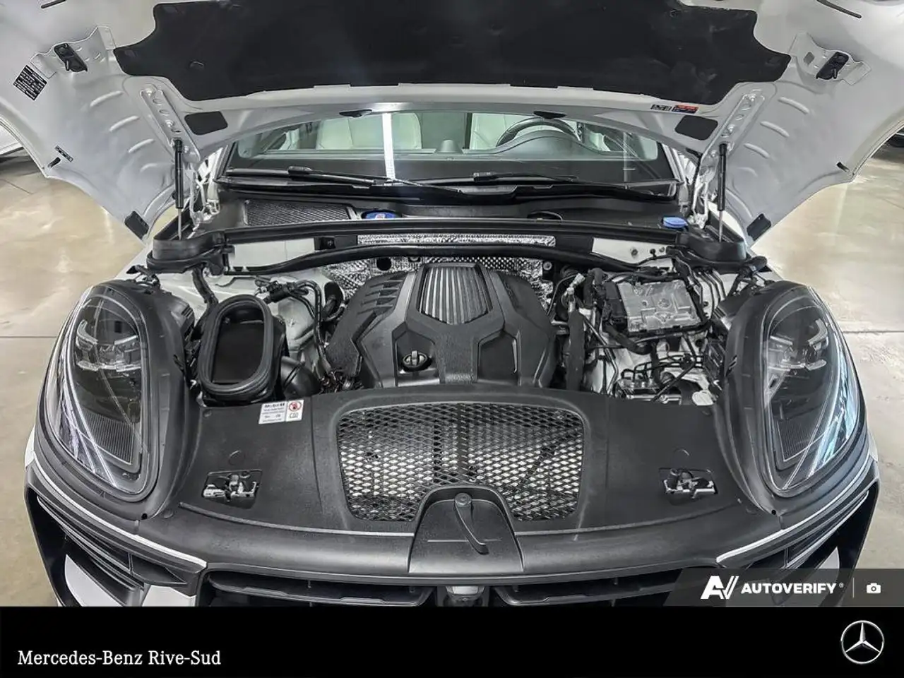 Porsche Macan photo Porsche Macan
