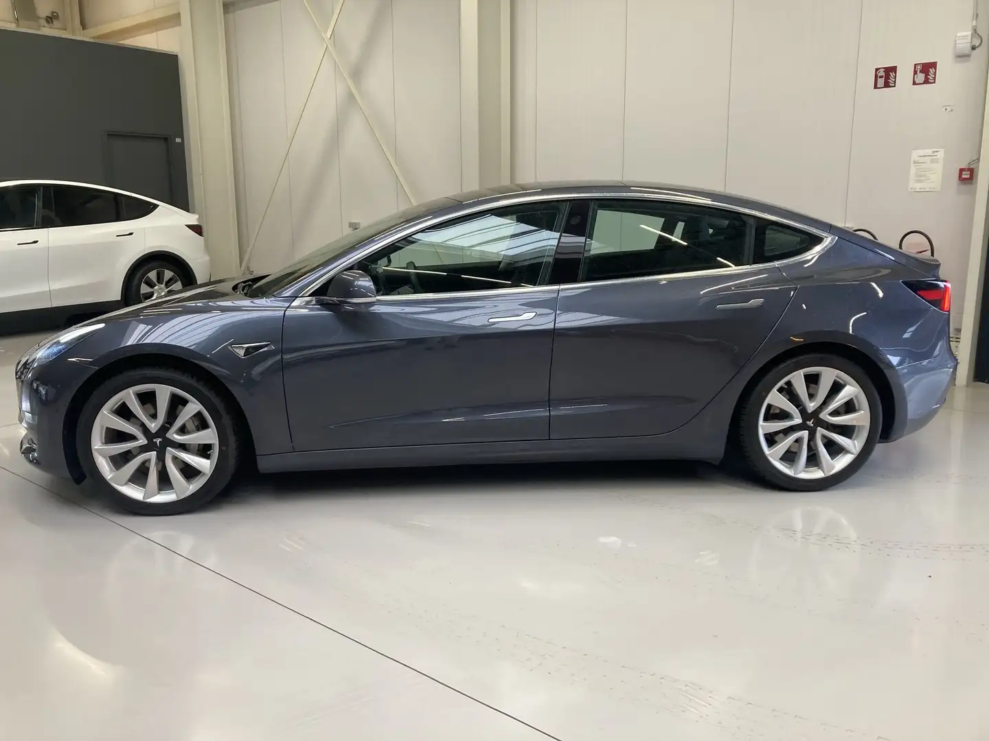 Tesla Model 3 Long Range/Certified Pre owned Grijs - 2