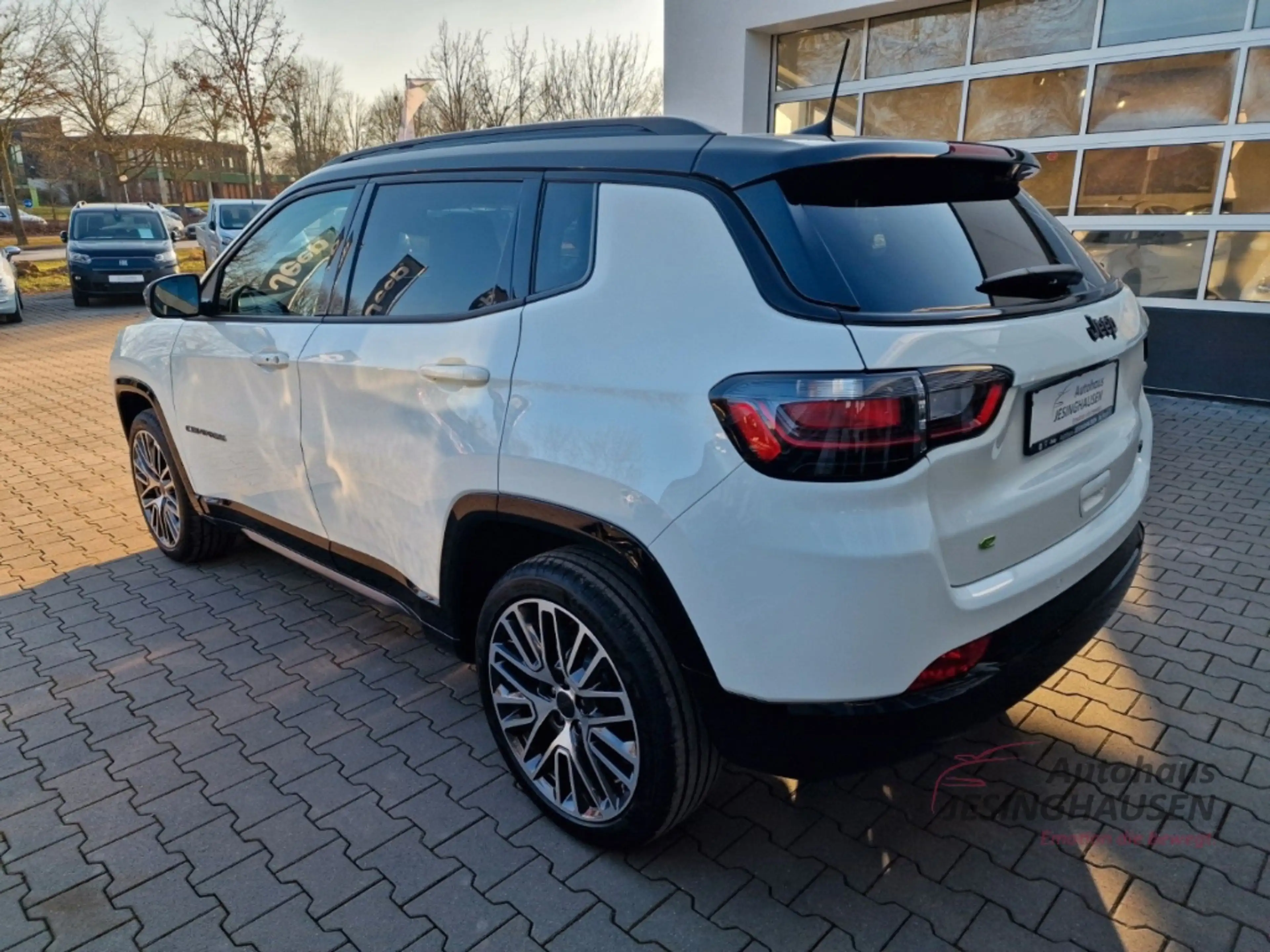 Jeep Compass Summit MHEV Premium-P. Winter-P. Pano Panorama Nav — photo 3
