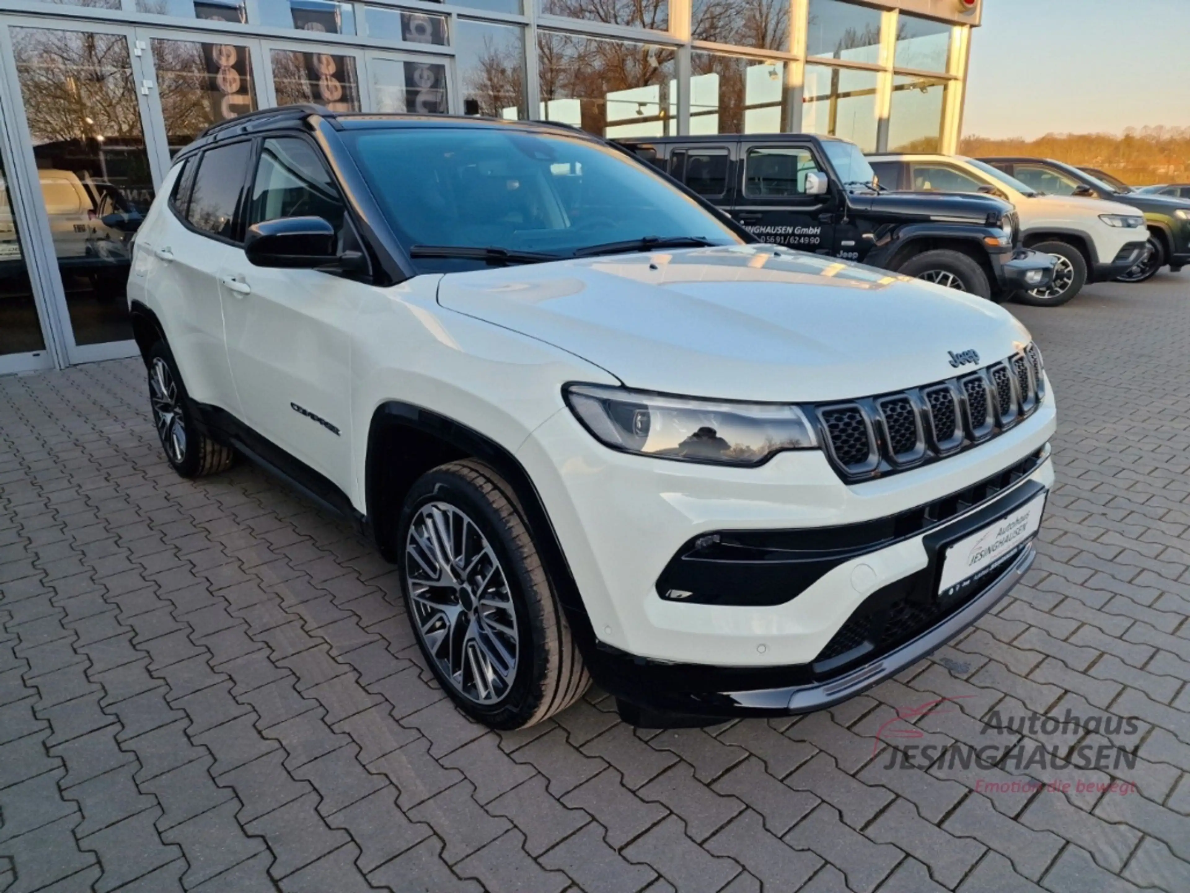 Jeep Compass Summit MHEV Premium-P. Winter-P. Pano Panorama Nav — photo 7