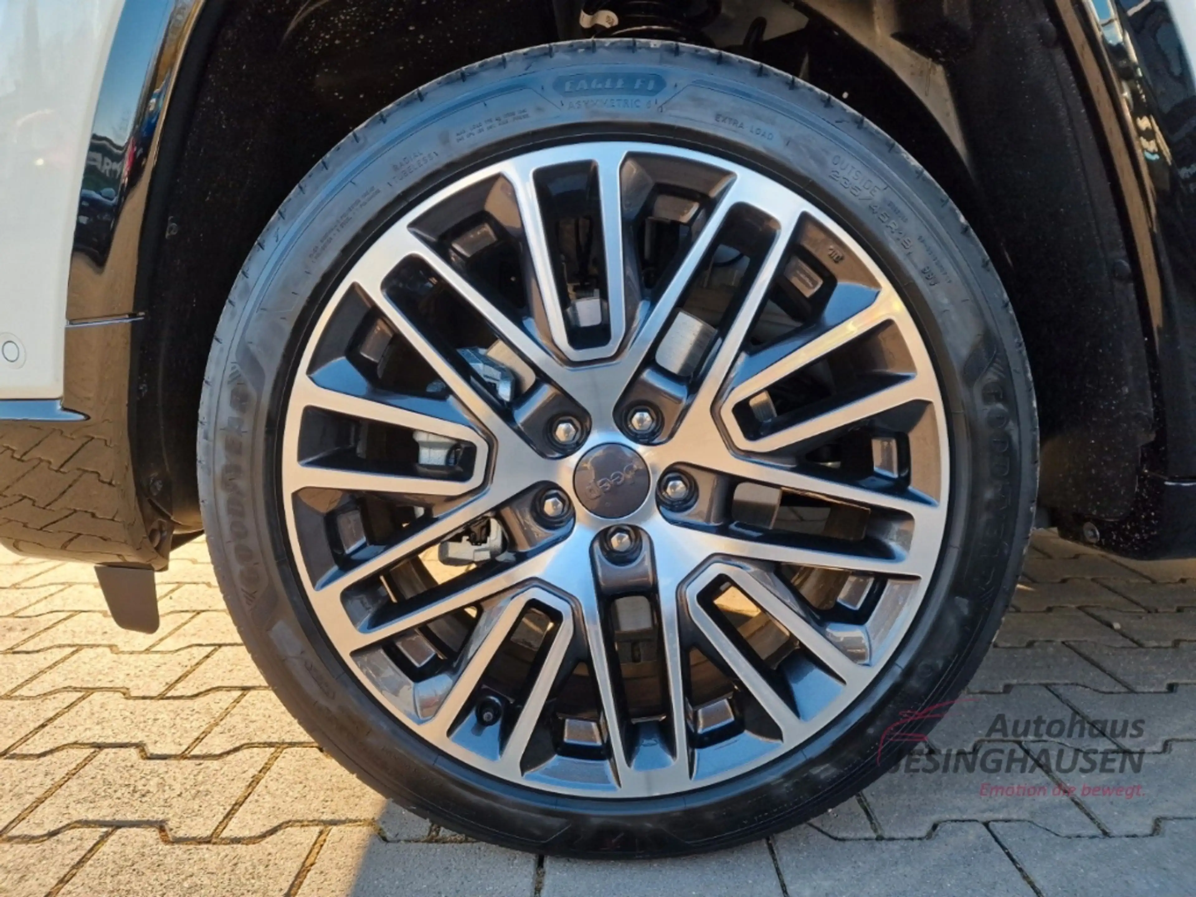 Jeep Compass Summit MHEV Premium-P. Winter-P. Pano Panorama Nav — photo 9