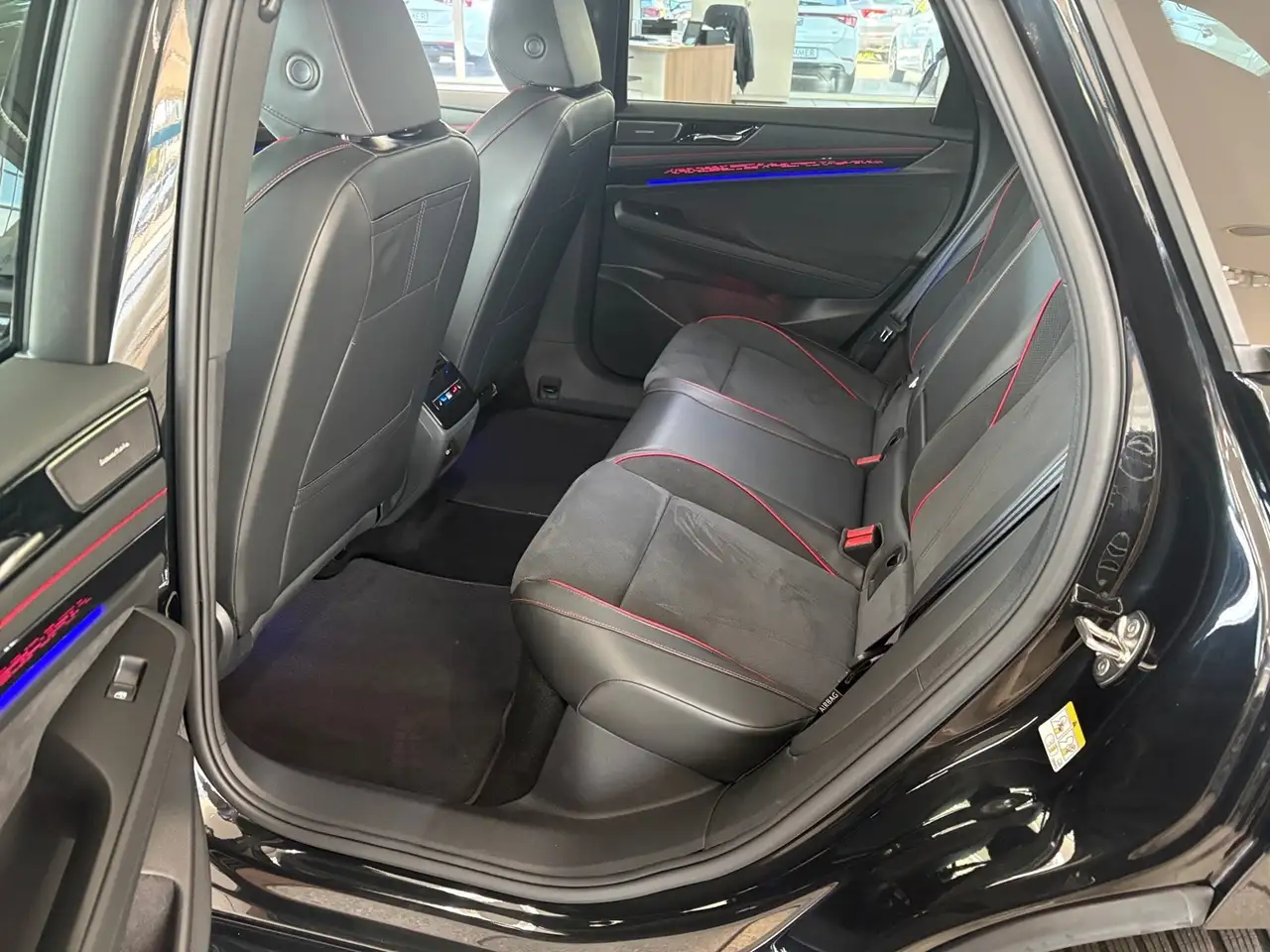 Volkswagen ID.7 Tourer GTX 340PS 4Motion 91 kWh +AHK+WÄPU+H&K+PAN, миниатюра 16
