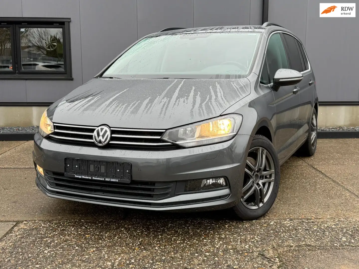 Volkswagen Touran 1.5 TSI Comfortline 7p/carplay Grijs - 1