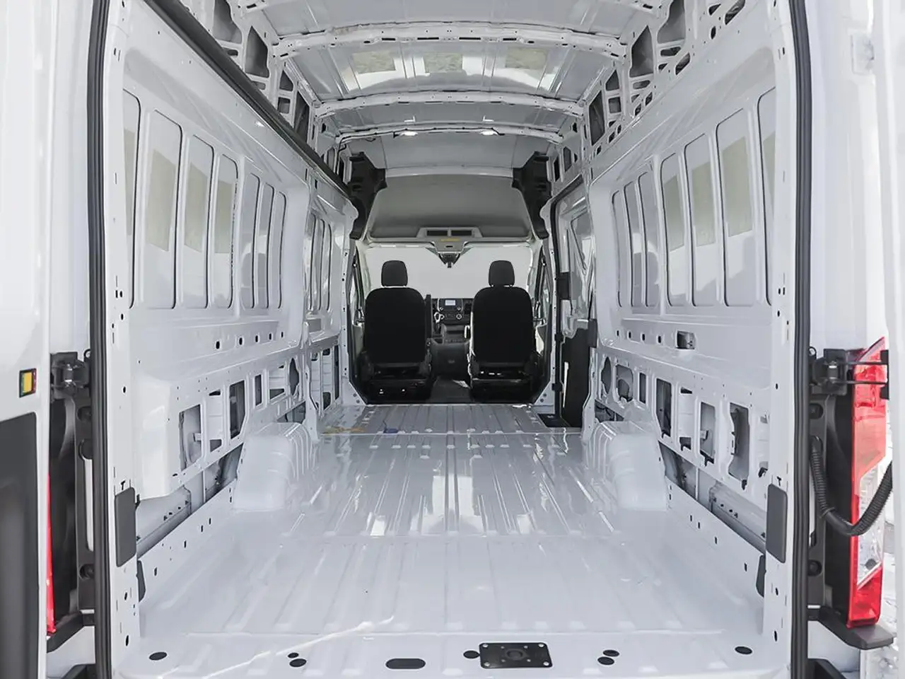 Ford Transit Cargo Van снимка Ford Transit Cargo Van