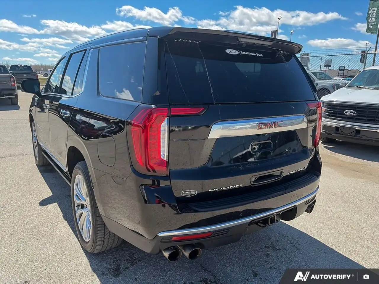 GMC Yukon снимка GMC Yukon