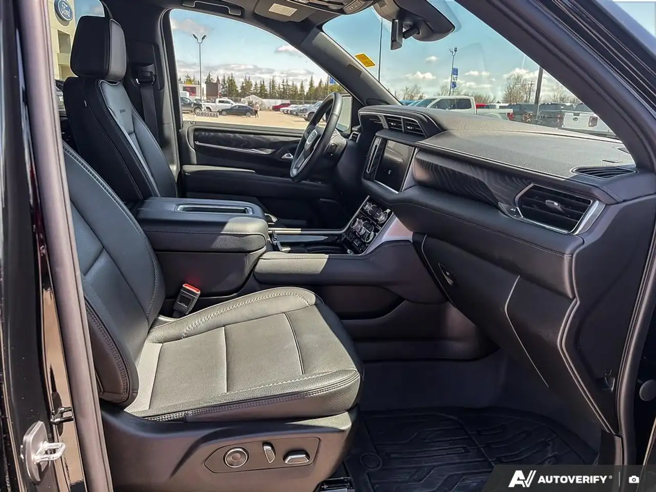 GMC Yukon снимка GMC Yukon