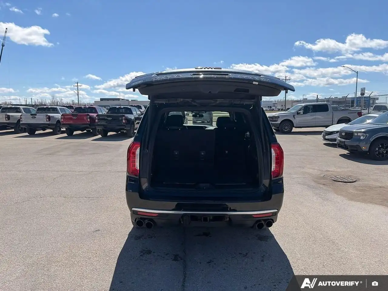 GMC Yukon снимка GMC Yukon
