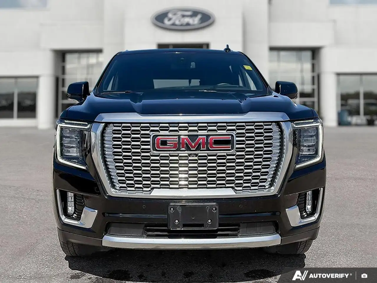 GMC Yukon снимка GMC Yukon