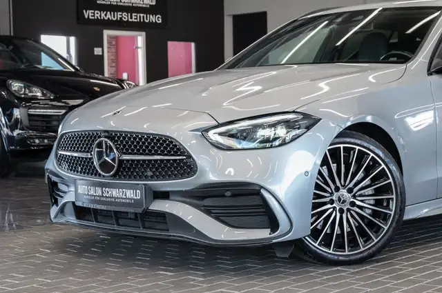 Mercedes-Benz C-Class view 3