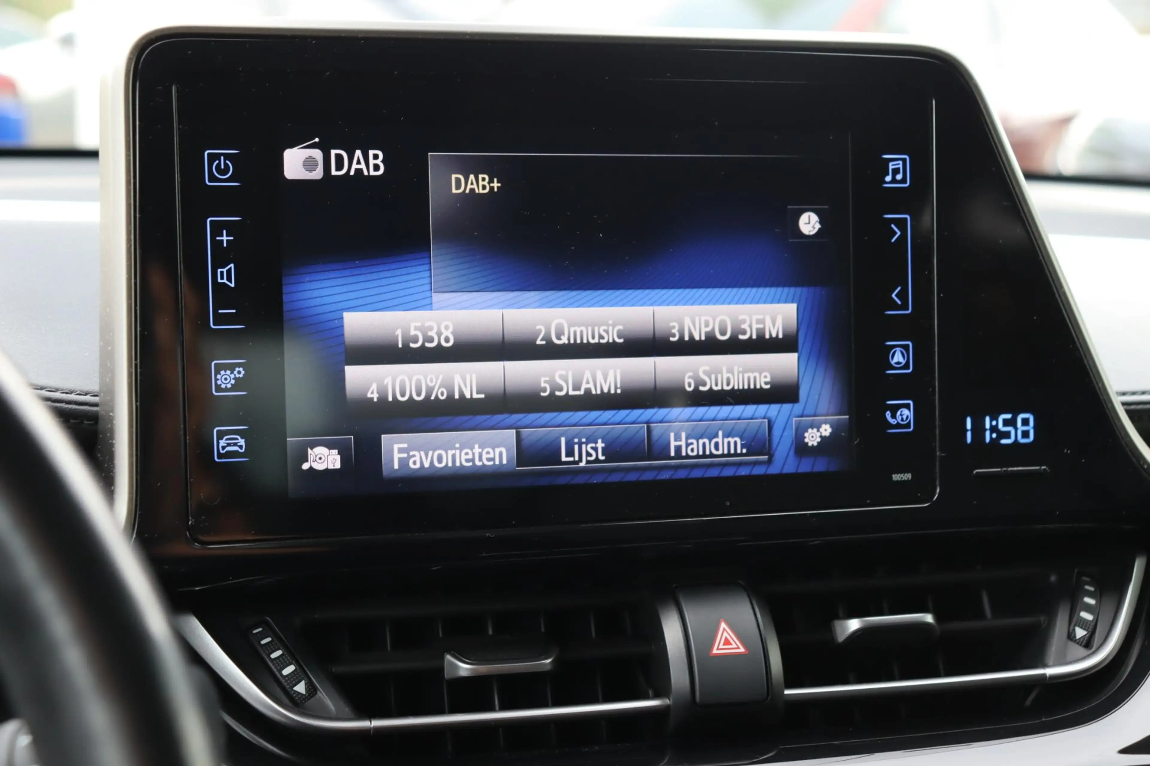 Toyota C-HR 1.8 Hybrid Executive Limited BSM, Stoelverwarming, — photo 8