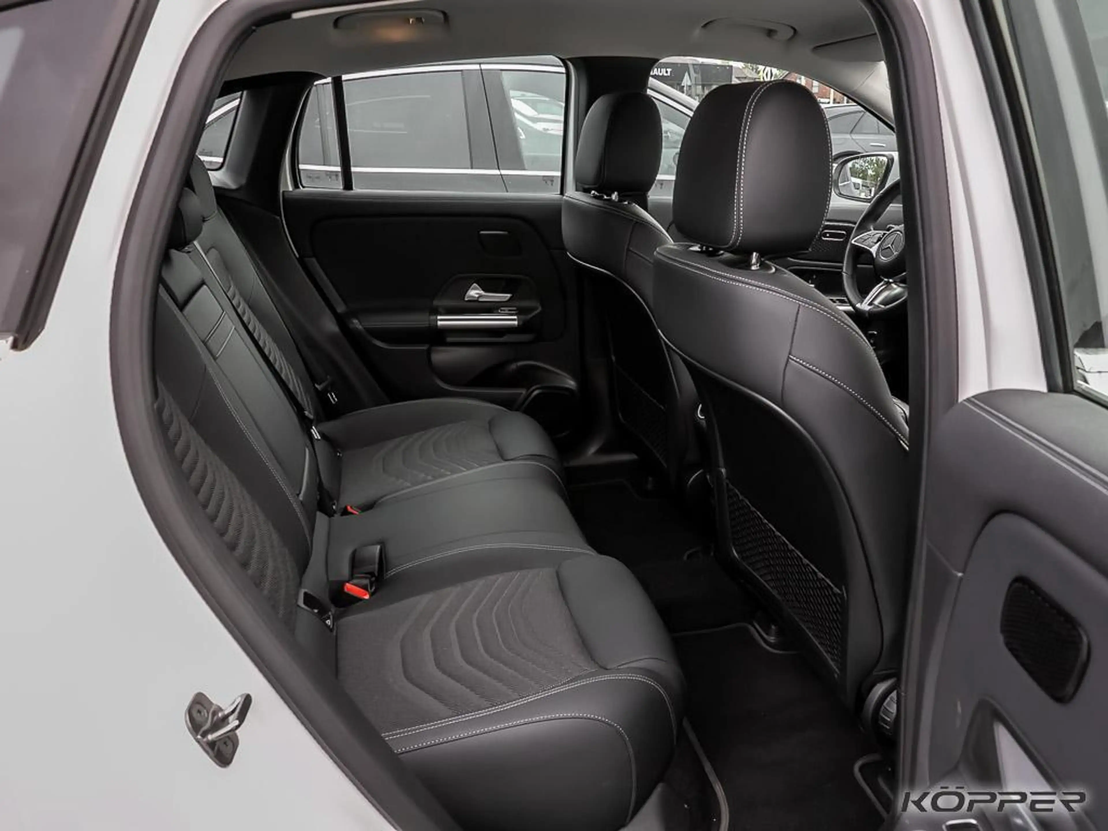 Mercedes-Benz EQA 300 4M Progressive Advanced PLUS White — photo 6