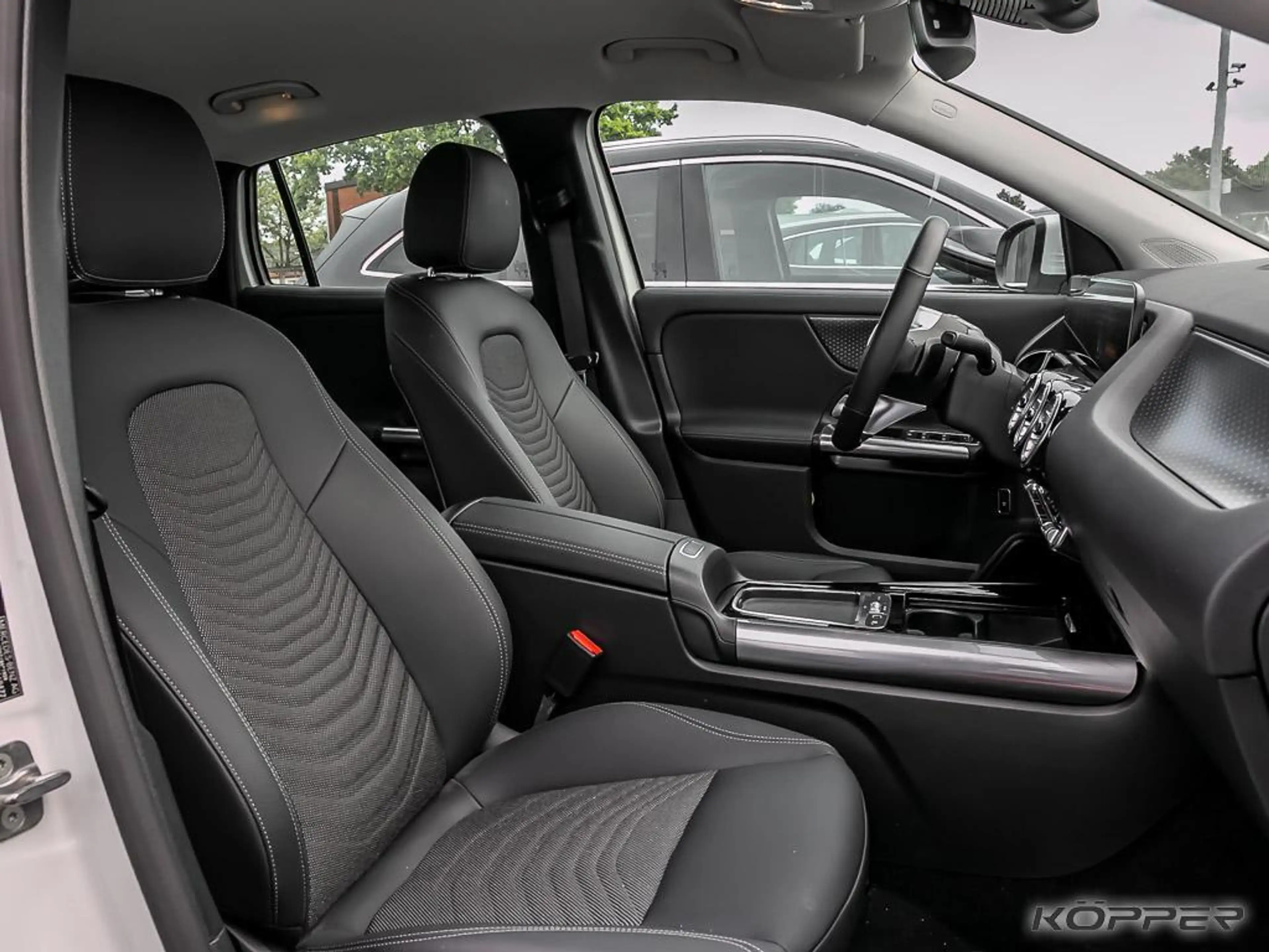 Mercedes-Benz EQA 300 4M Progressive Advanced PLUS White — photo 5