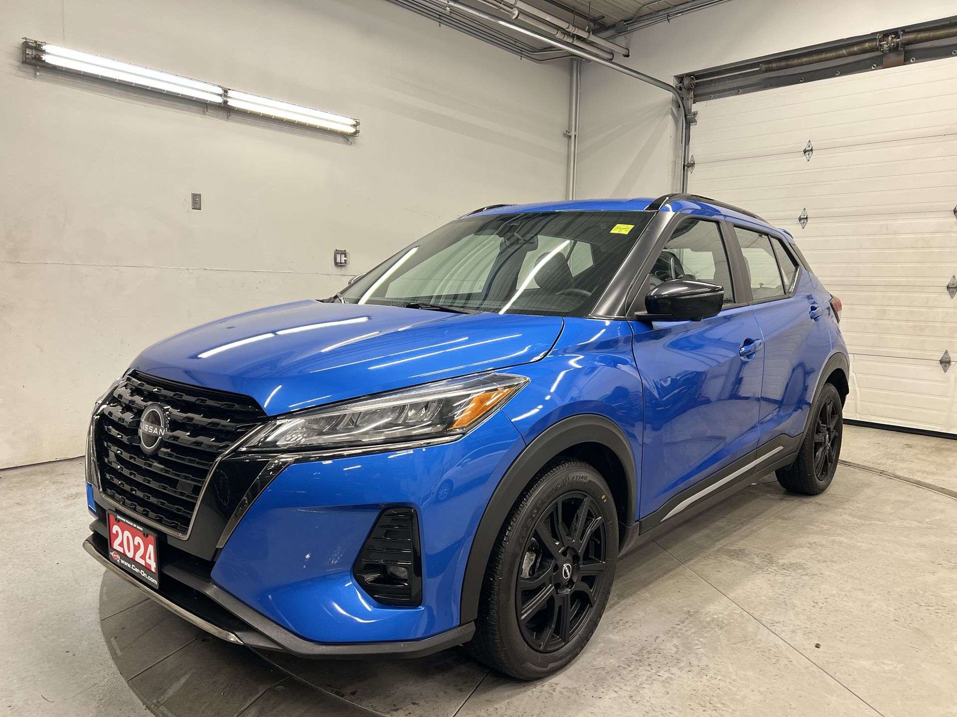  2024 Nissan Kicks SR FWD   