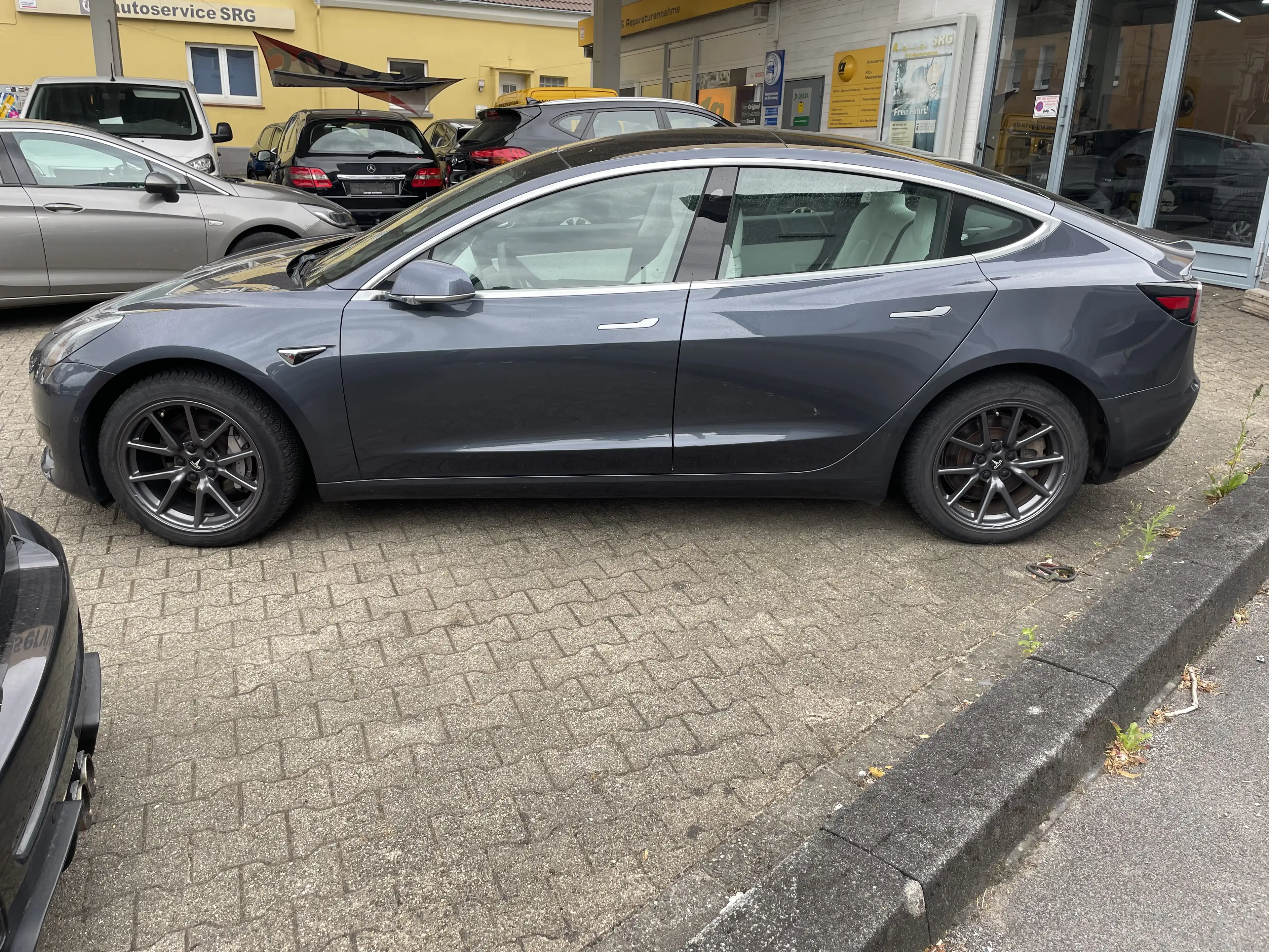 Tesla Model 3 Standard Range Plus RWD — photo 2