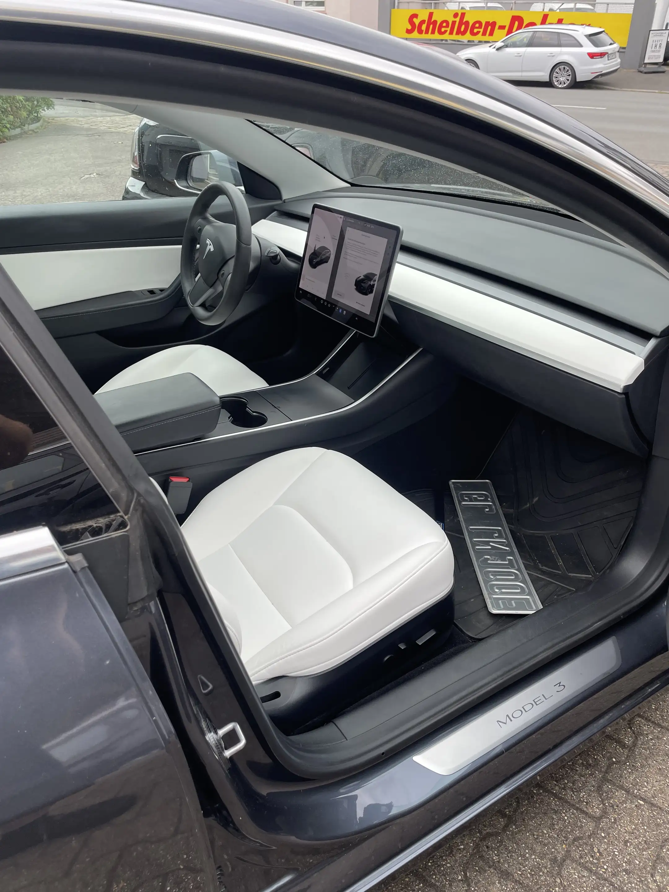 Tesla Model 3 Standard Range Plus RWD — photo 9