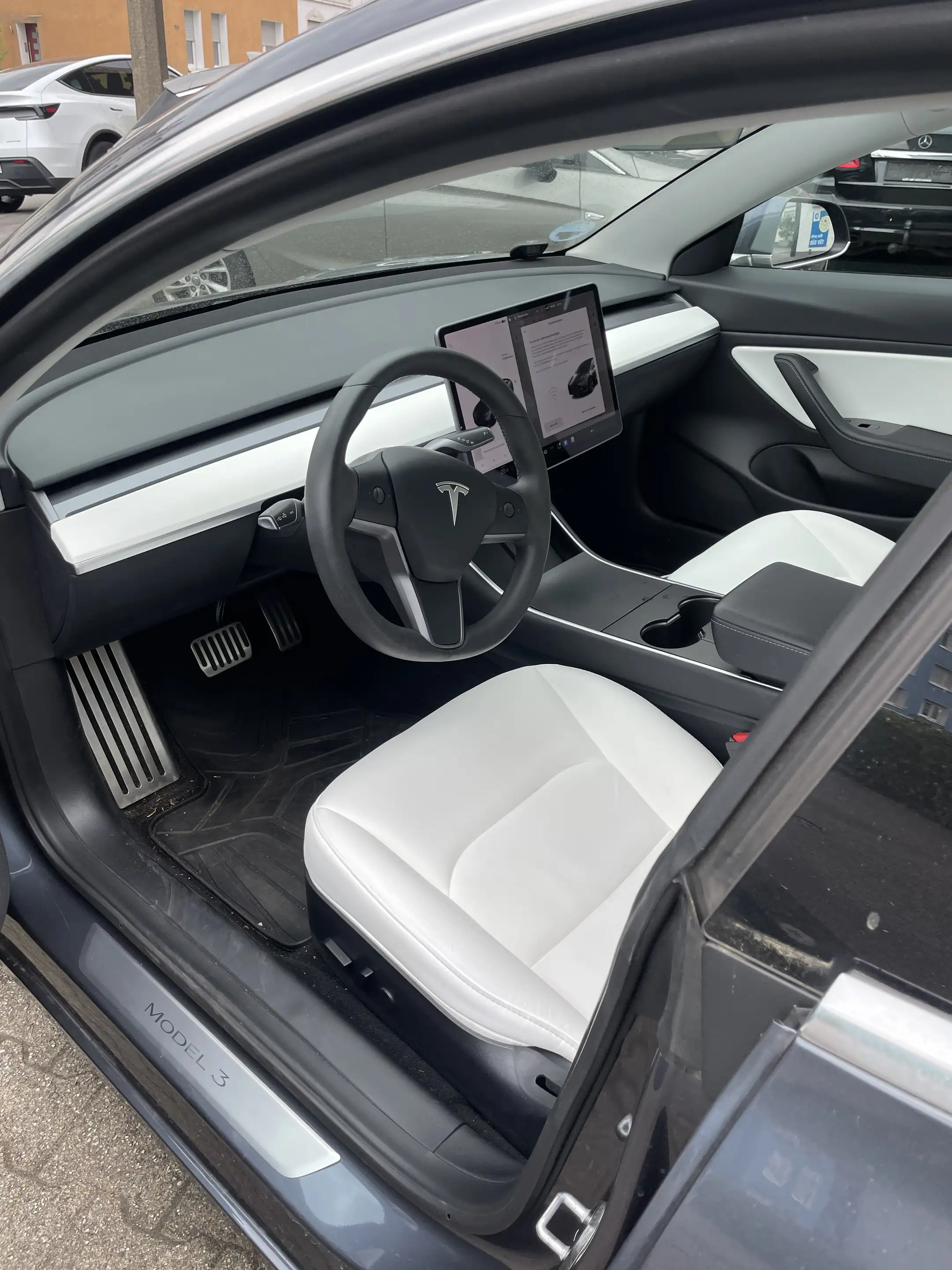 Tesla Model 3 Standard Range Plus RWD — photo 10
