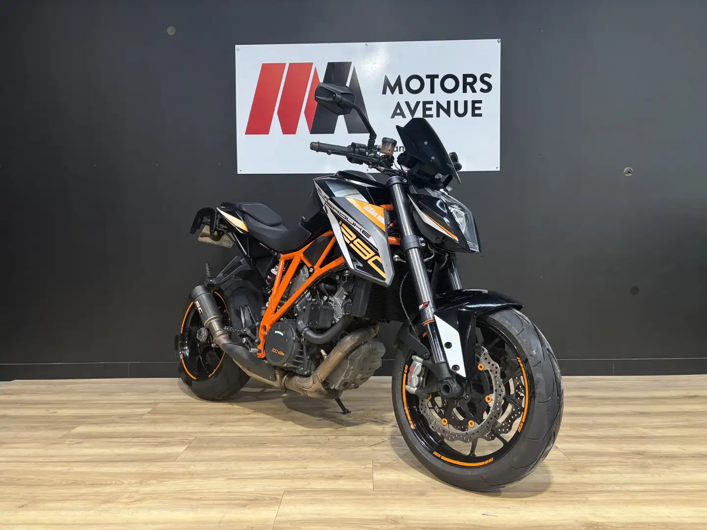 KTM 1290 Super Duke R - 1