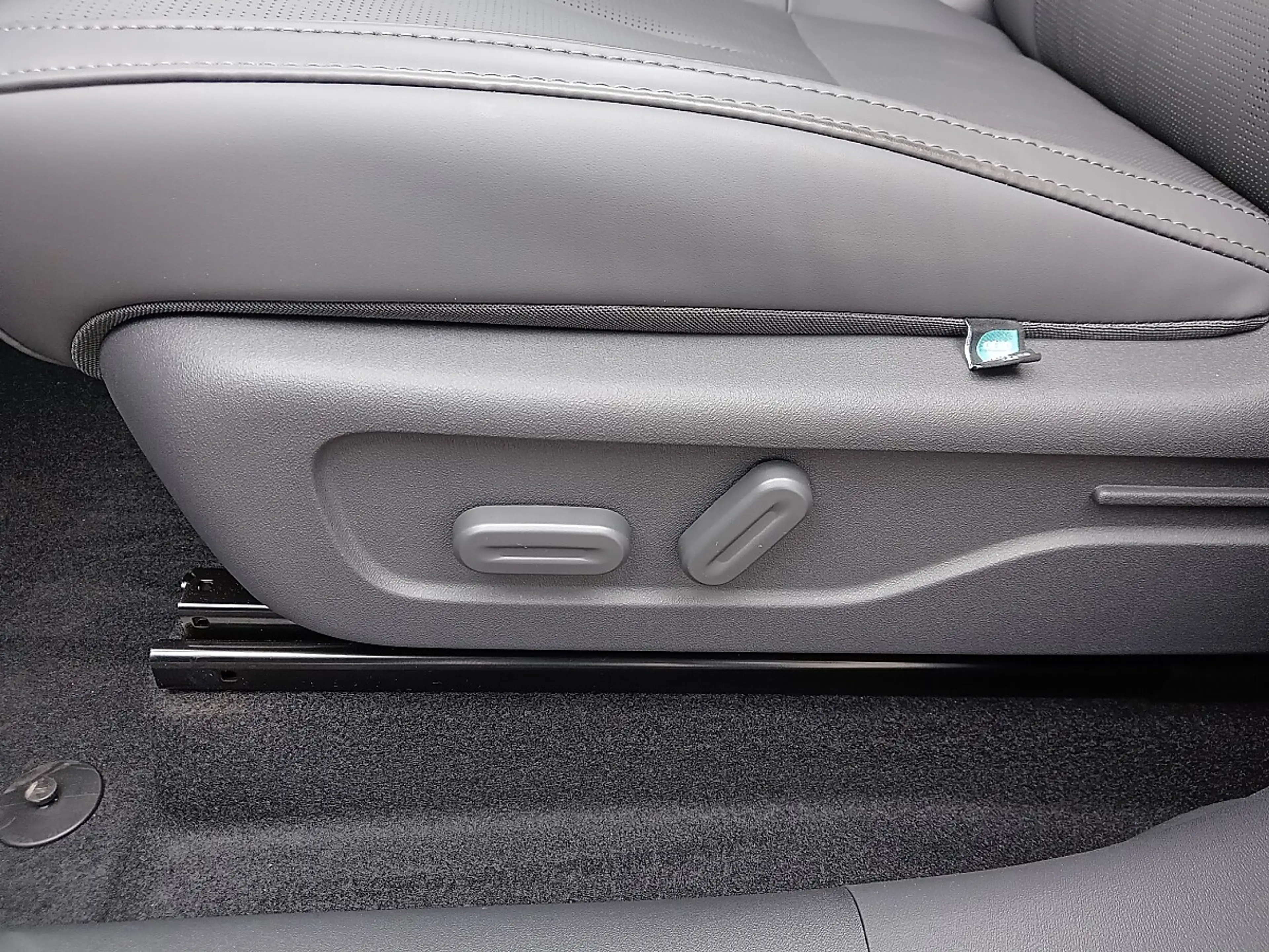 Leapmotor B10 Hybrid Design — photo 11