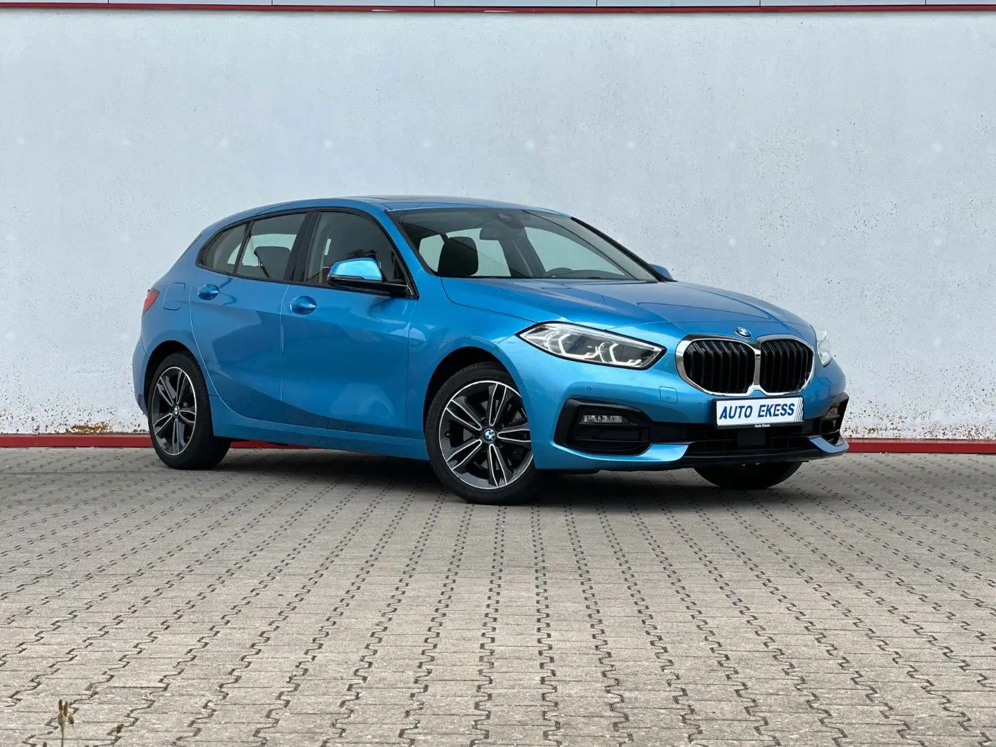 BMW 118 i Lim. Sport Line TEMP*LED*DAB*Panorama*KAM Blau - 1