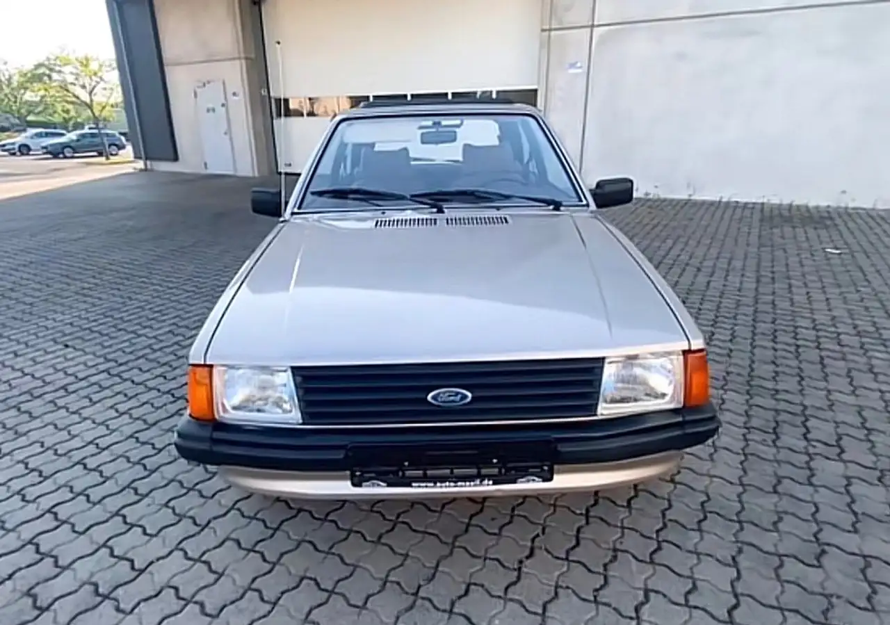Ford Escort Ghia, foto 7