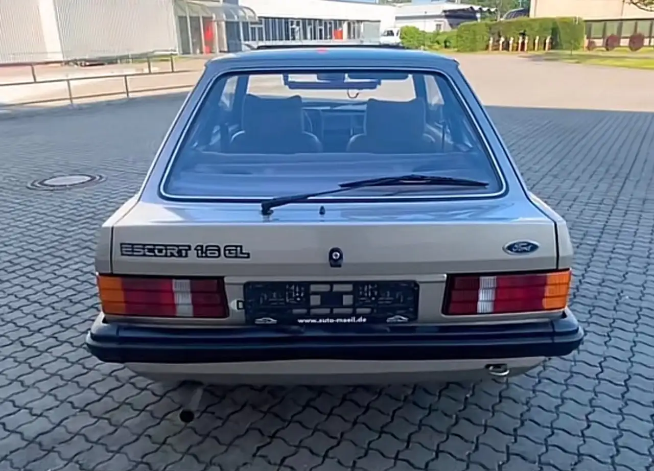Ford Escort Ghia, foto 9