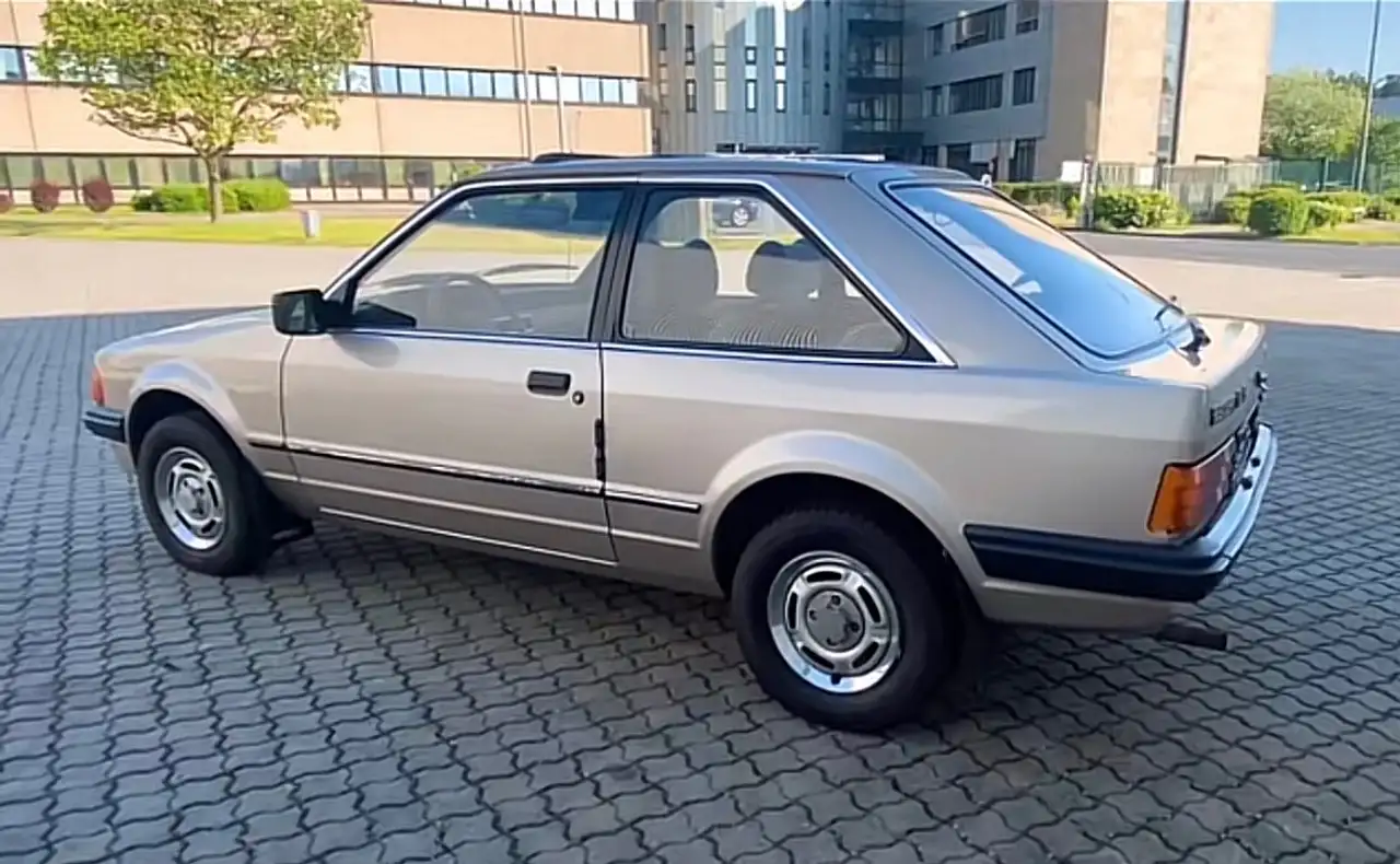 Ford Escort Ghia, foto 11