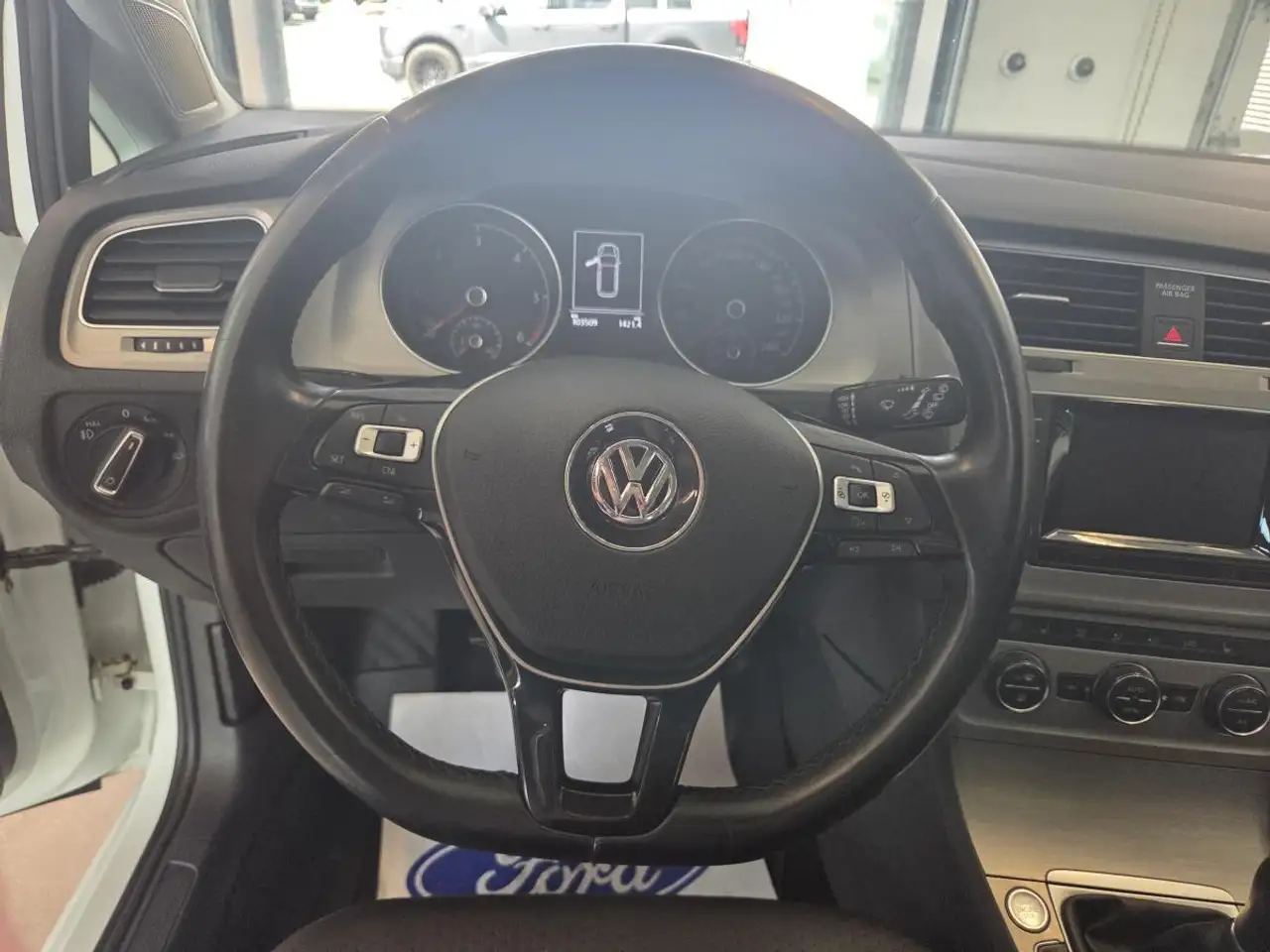 Volkswagen Golf photo Volkswagen Golf