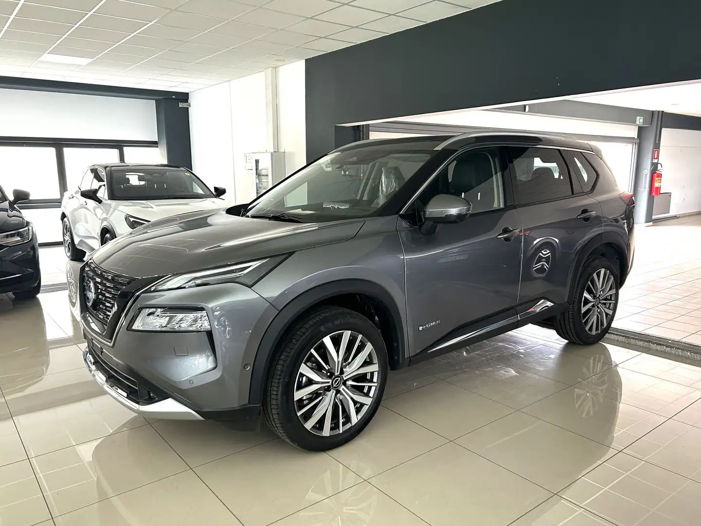 Nissan X-Trail e-Power 2WD 5 posti Tekna Executive Pack Nuova Grau - 1