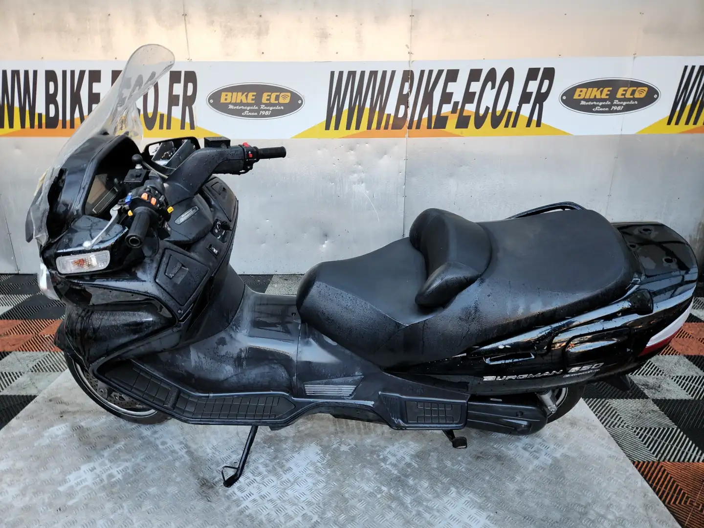 Suzuki Burgman 650 Fekete - 2